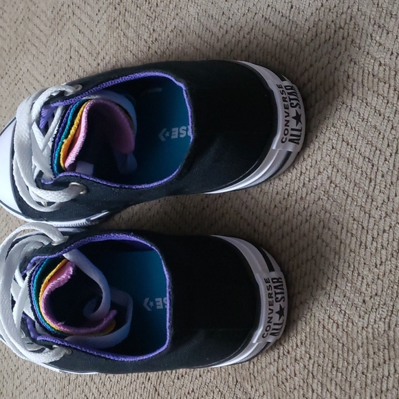 Converse Youth size 3 with multiple colored tongue - Picture 3 of 9